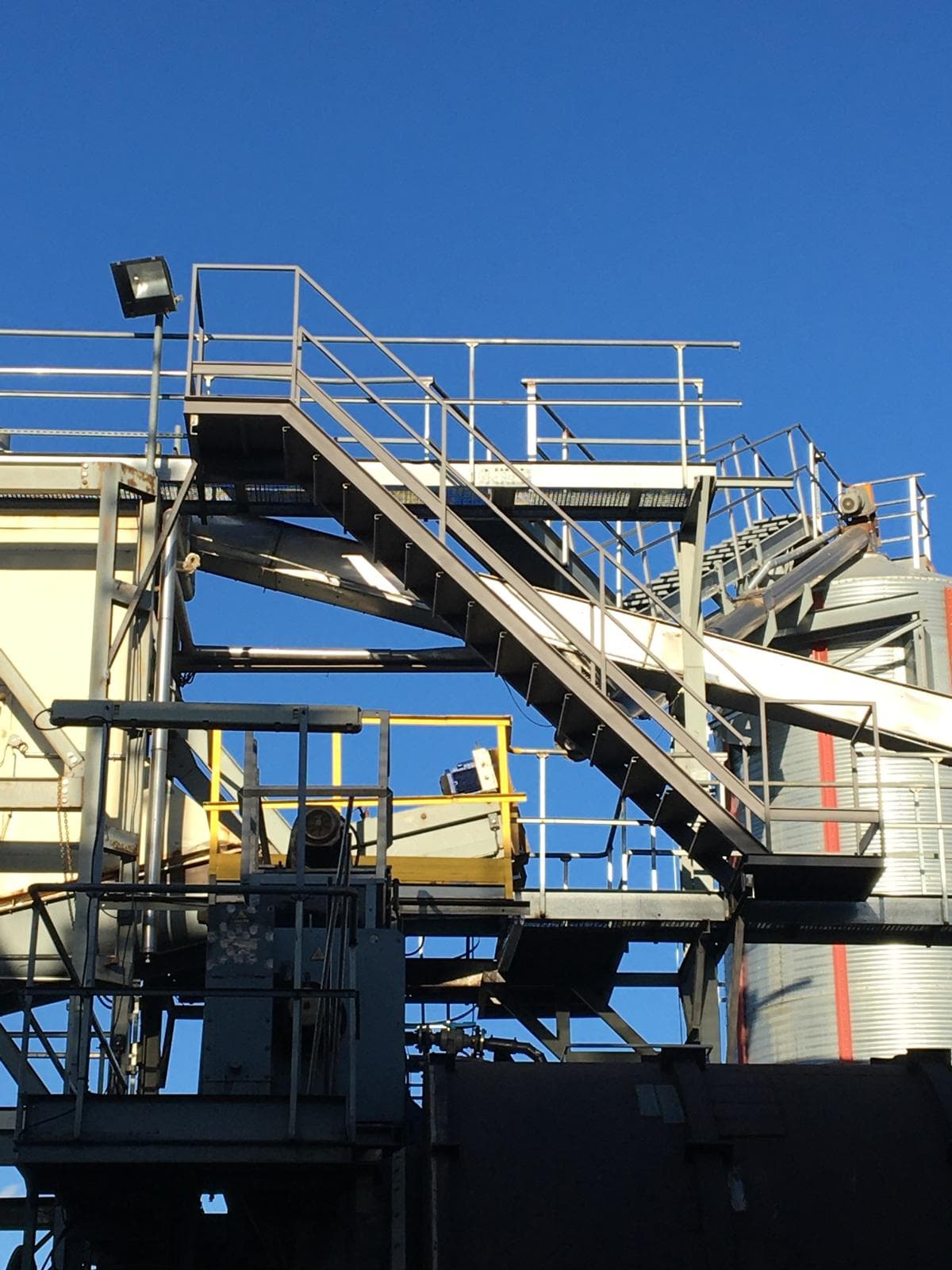 Escalera en altura para fábrica