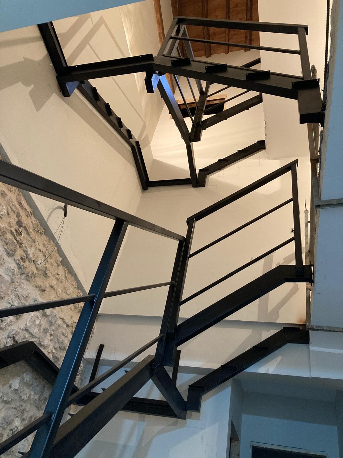 Estructura metálica para escaleras en vivienda particular