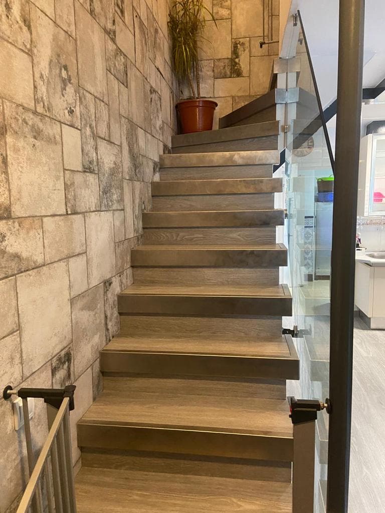 Remate de escaleras en acero inoxidable pulido mate